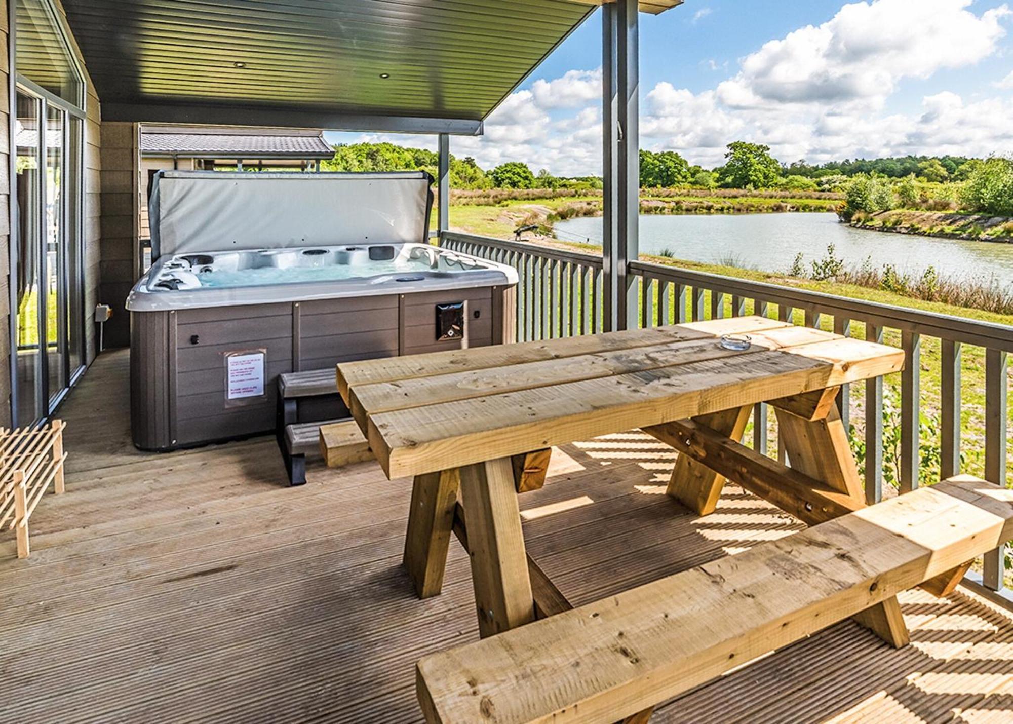 Woodhall Country Park Lodges Удхол Спа Екстериор снимка